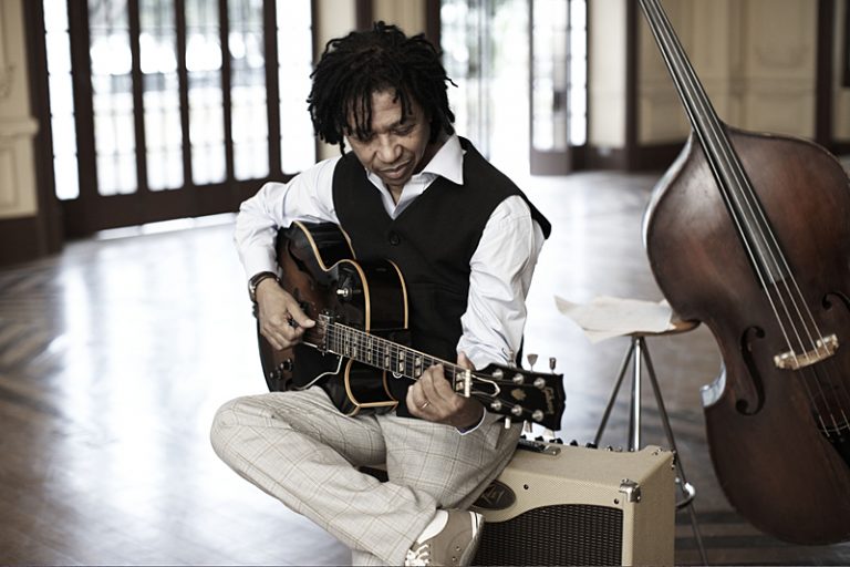 Djavan apresenta Ária em Aracaju
