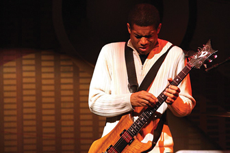 Stanley Jordan e Armandinho: encontro inédito de guitarras em Aracaju