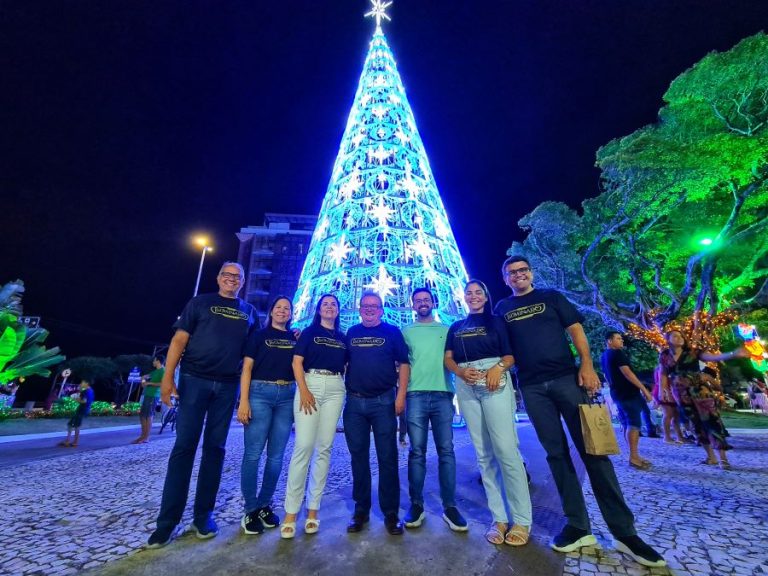 Luzes do Natal Iluminado de Aracaju são acesas em noite festiva
