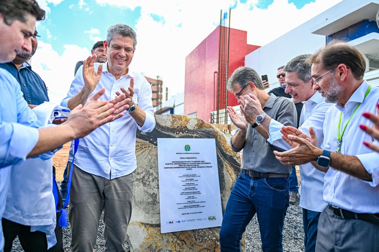 Ministro Marcio Macedo assina ordem de serviço da expansão do Hospital Universitário de Lagarto